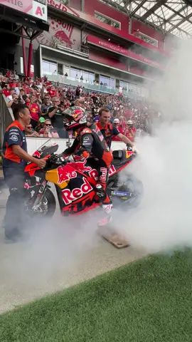 Who needs flares when you’ve got a @ktmfactoryracing bike doing burnouts? 🏍💨   #motogp #redbull #football #bundesliga #danipedrosa #burnouts