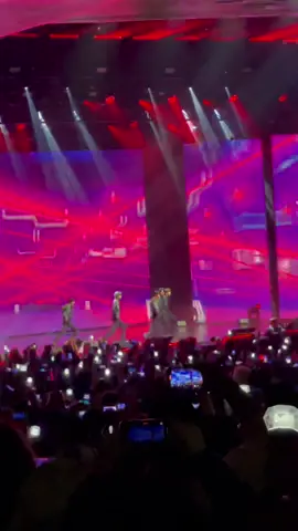 SHOUTOUT TO MY BF FOR FILMING WHILE I JUMPED AROUND!!!! 😭 #monstax #monstaxconcert #kpop