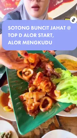 Reply to @adamnakfyp Adik nak fyp okay akak bagi 😍 Macam2 la hampa ni 😂 @Ikan Bakar Top #nisamasy #MakanLokal #seagames31 #foodies #sotongbuncitjahat