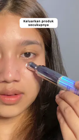 Ini dia cara pakai 360 Crystal Massager Lifting #eyecream dari SKINTIFIC✨ produk ini bisa banget untuk mengatasi #matapanda kamu💜✨ #skintificid #skinbarrier #bruntusan #glowing #jerawat #kusam