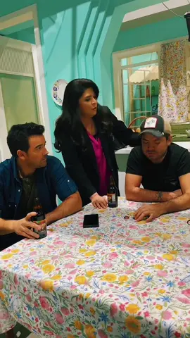 Cuando estás echando la #chela con tu carnal @José Eduardo y llega la jefa @victoria_ruffo a tirar choro!! #victoriaruffo #hermanos #alcohol #coronadelagrimas