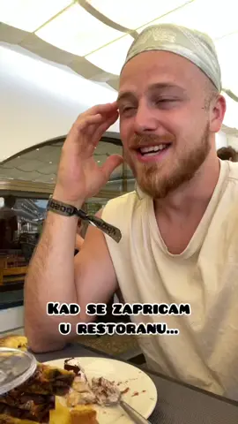 Jel i vi ovako tipa cutite kad dodje konobar ili izmislite neku random pricu? 😂