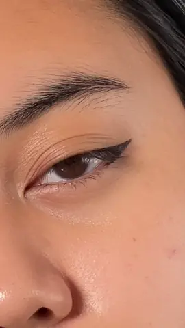 sharpest liner i’ve ever had #barenbliss #barenblissID #BNBaeReview #MagicinOnStroke