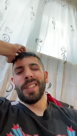 #stitch mit @erzadcavkunovic64 jbg , gledaju ljudi kako da skupe neke bolide kojima je ovaj lik simpatičan i lepuškast . Džabe, inteligencija je mnogo privlačnija nego sam izgled ili te nacionalnost . Budi čovek pre svega , pa onda budi muškarac koji je lep i inteligentan .