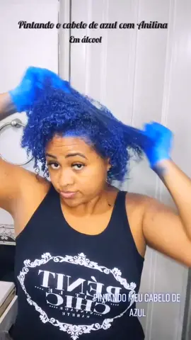 pintando meu cabelo de azul      #fly #flamengo #flypシ #cabelo #crespo #tintaazul #anilina comente e curta para parte 2!