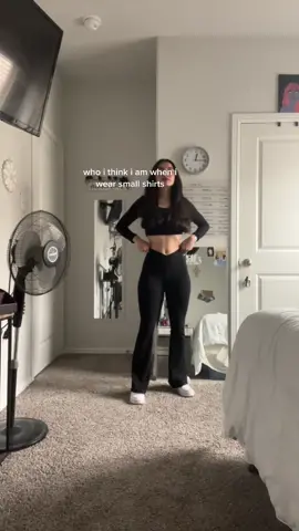 ur sign to wear a black outfit #bellahadid #outfitinspo #blackoutfit #flaredleggings #yogapants #fyp