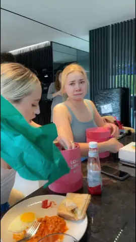 Smutni youtuberzy 🥺 Wbijajcie na yt: #GENZIE @bartkubicki @swiezybartek @kartonii @faustynaf @Hi Hania