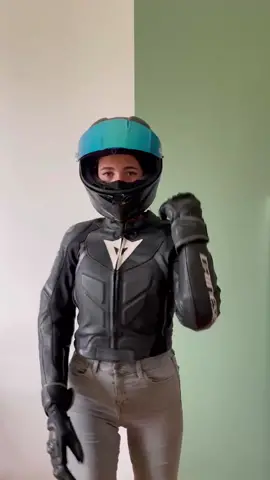 Самка паука 😮‍💨 умеете так ?