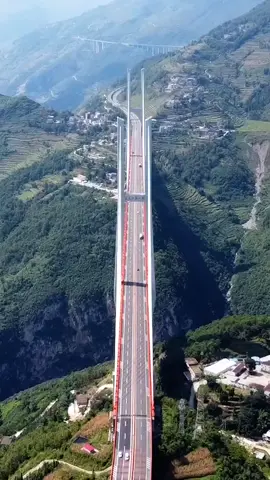 Beipanjiang bridge, the world's Tallest Bridge, is 200 stories high. Driving is like flying a plane,#scenery#fyp#landscape