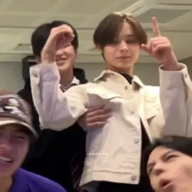 maknaes in their own world #traineea #jihoon #jj #hanjihoon #justinjay