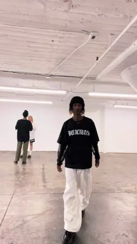 what modeling with @Belacartes looks like 😎