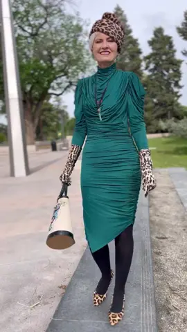 Feeling jazzy in #vintageaccessories and a beautiful #consignmentfind dress (from Denver’s Rags Consignments, video by @nicolemarcelli ) 👗 #vintagehat #vintagehandbag #vintagejewelry #vintagegloves #leopardprint #leopardhat #millinery #consignmentshop #sustainablefashions #vintagestyles #advancedstyle #over70 #agelessstyle #sustainablestyles