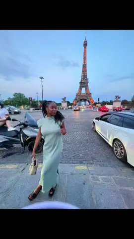 Paris in 15 seconds #traveltiktok #wheninparis #eiffeltower #paris #thingstodoinparis #palaceofversailles #travellife #travelbucketlist #parisfashionweek #parisian