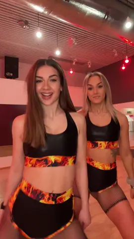 We don’t have any milkshake but don’t think we need any 🤪 Snatch this set from @twerkempireofficial before they sell out 🔥🔥 #dance#foryou#tanssi#fy