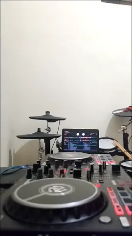 DJ pemula 😁. lagu apa lagi yg enak buat di mixing2in? #dj #lalisa #lilnasx #lalisamoney