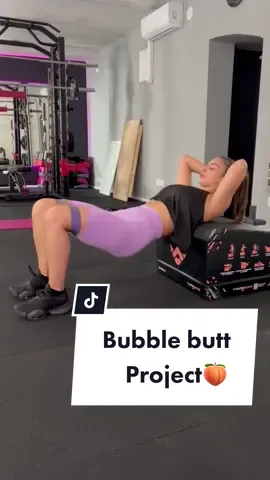 #bubblebuttproject gyakik 🍑  Combtávolítás statikus tartásban gumiszalaggal + Fekve térdhajlítás görgőn csipőemelés 🔥 @Daniella Sebesi #workout #popafitness #popafitnessteam #gym #training #exercise #GymTok #fitnessmotivation