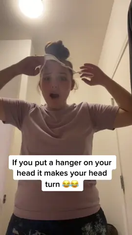 Why does it do this? #hanger #tiktokmademedoit #tiktokmademe #fyp #foryou #trending