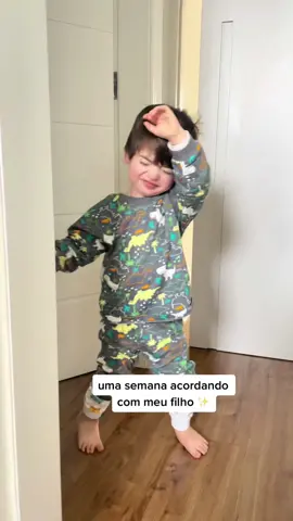 O bom humor do gato 🥲😂 | #maternidade #maternidadecomhumor #maedemenino #acordapedrinho #bomdiafazendinha