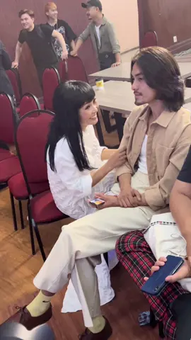 CS Phương Thanh cùng tình trẻ tin đồn kém 20 tuổi quấn quýt không rời tại sự kiện #chumchum #popsww #bimatvbiz #phuongthanh #doanchikien