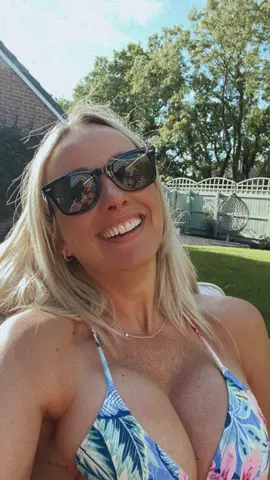 It’s a tough job, but someone has to do it @sarahjaneunderwood . How long until this gets taken down!? 🤣❤️ #clevage #hack