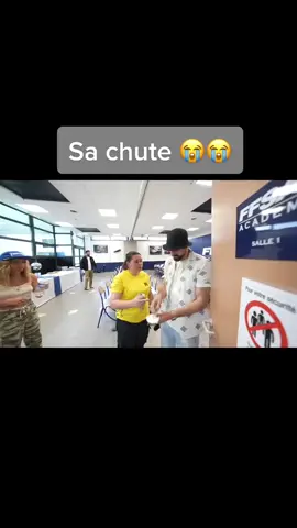 Ça se voit elle en a marre de lui 😭.         #djilsi #video #youtube #sacha #seblafrite #humour #drole #pourtoi