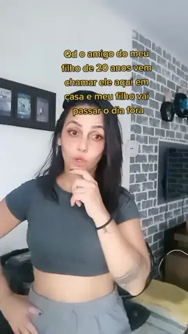 #meme? #juroqememe😂🙈 Só pq a imaginação de vcs vai longe kkkk#novinhode22 #amigodomeufilho #quarentonanotiktok