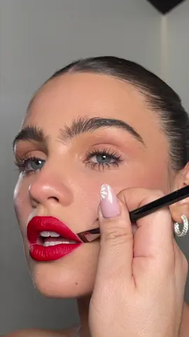Red carpet ready #makeuptutorial #lamakeupartist #lamua #losangelesmakeupartist #makeupartist #redlipstick #viral