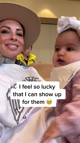 Her wave 😭🥹 no matter how busy I get… they will always be #1 #mom #workingmom #womenowned #MomsofTikTok #womeninbusiness #toddler #dance #toddlertok #Summer #trend