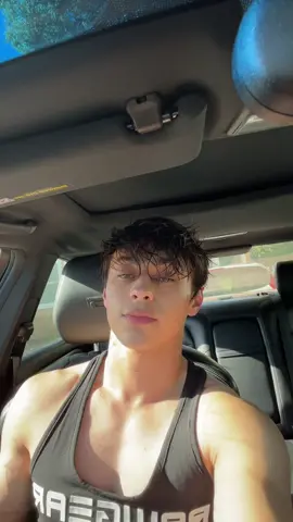 It’s so hot my phones overheating😡