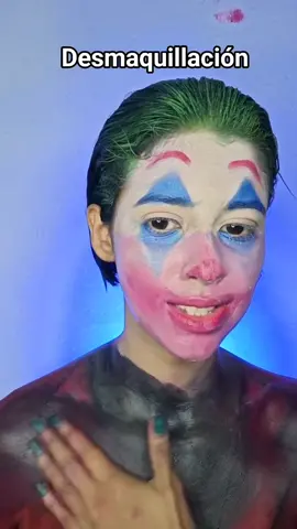 A desmaquillarnos amigos 🤡 Cremita de: @zoahvenezuela 💜 #caracas #venezuela #maquillaje #sina #makeup