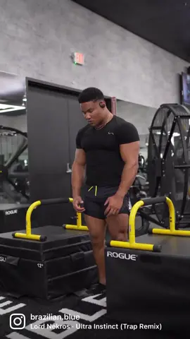 No gravity. #bodybuildingmotivation #shredded #cardio #nutrition #bhfyp #strength #ifbb #weightlifting #mensphysique #mensphysiquepic #npcmensphysique #bodybuildingmotivation #npcflorida #npcnewsonline #mensphysiqueposing #photooftheweek #bodysculpting #fitfam #FitnessLifestyle #bodybuildinglifestyle #losefat #leanbody #fitbody
