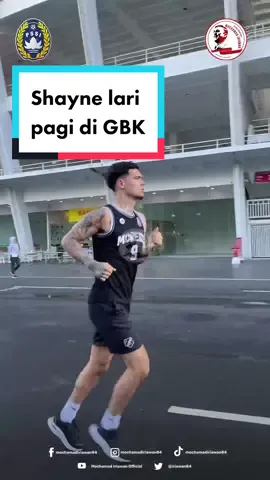 Pagi tadi Shayne untuk pertama kalinya berkunjung ke Stadion GBK dan menyempatkan untuk berolahraga di sana. Proses naturalisasi masih berjalan, tapi sepertinya ada yang tidak sabar untuk bermain di Stadion GBK 😁 #MochamadIriawan #IwanBule #olahraga #Run #ShaynePattynama