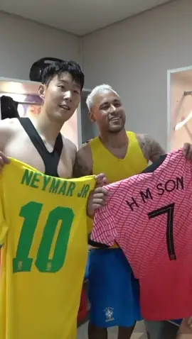 O encontro de milhões! 🇰🇷🇧🇷 #neymar #heungminson #seleçãobrasileira #southkorea #tottenham #neymarjr #spurs #cbftv