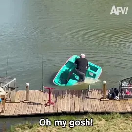 It went from bad to worse! 😂😂 #boats #paddleboard #peddleboat #peddle #fyp #ReadyForHell #MINDORDERING #fails #failarmy