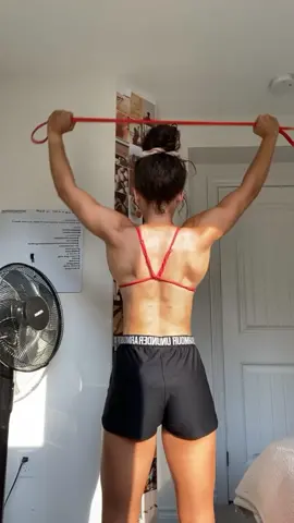 it’s crazy bc at the time the first vid was taken I thought my back looked insane