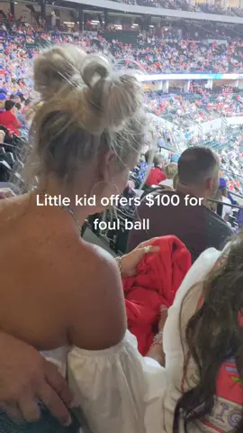 little kid offers $100 for foul ball #baseball #texasrangers #globelifepark @rangers