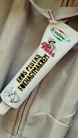 Csak egyet! #erőspistásfokhagymakrém #univer #univerhungary #erőspista #fokhagymakrém #lakatlansziget #mátészabi #életízesítő  #fyp #foryourpage