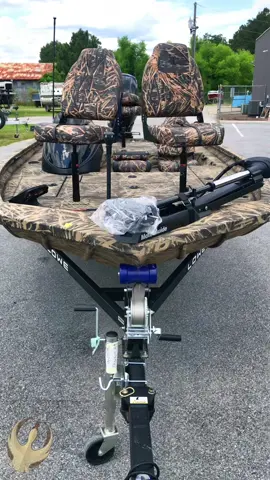 The LOWE® Stinger 5-Series 175C is the most complete 17 foot bass fishing boat package in the industry. With an enormous bow deck, 90” beam, dual 23gal. livewells, Tournament LED-lit console, & the strong Mercury 75hp EFI 4-stroke, this all-welded battleship is loaded to the gills to fish. #Fishing #LetsTakeItOutside #5StarCertified  #MuddyBay #Duckmark #MuddyBayMarine #LoweBoats #BassFishing #MuddyBayOutfitters