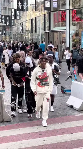 We are different in the city 🌆 #streetwear #outfit #bruxelles🇧🇪 #fyp
