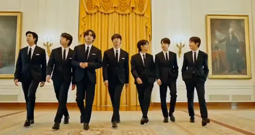 A group's leader is not someone who pulls in front of the other members, but someone who pushes them from behind. ' – RM💜🤗 #BTSWhiteHouse #OT7 #bts #bts_official_bighit #btsforever💜 #BTSARMY #Bangtang #fyp #foryoupage #btsedit #btswalk