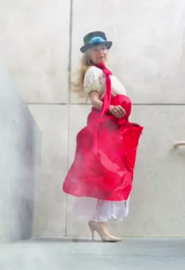 #windyqueenkoiki #windyday💨 #longreddressoutfit #tophatters