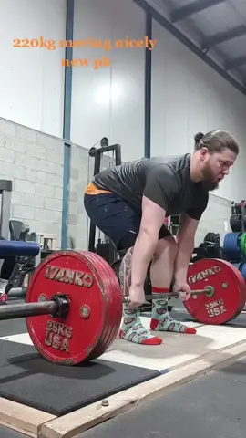 #fyp #powerlifting #deadlift #beardtok #GymTok #deadlifttok #powerliftingtok 220kg moving nicely #adonisathleticscastlehill #adonisathletics