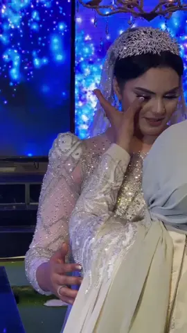 اجمل لحظه مؤثره دموع عروسة لفراق امها ♥ يوم فرحها