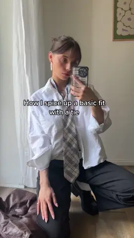 Your sign to thrift a Burberry tie if you don’t have one yet 😌 #howtostyleatie #stylingideas #stylinghacks #burberry