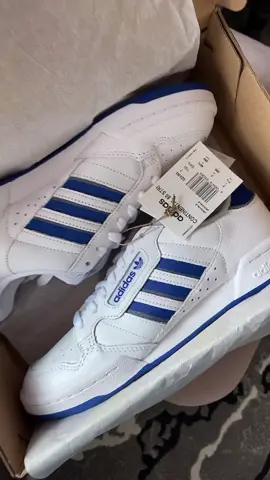 💙 #fyp #fy #unboxing #sneakers #adidas #adidasoriginals #adidascontinental80 #Love #unboxingvideo #fashion #foryoupage #foryouu