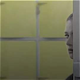 podem falar o que quiserem dela, não muda que ela era um neném. e que ela não merecia tudo que aconteceu com ela. :(( ||#elizabethpavlova #chicavampiro #professorapavlova