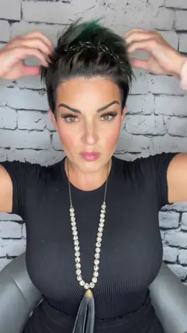 Headbands & big heads don’t mesh! #MadewithKAContest #PerfectPrideMovement #longpixie #hairgoal #shorthairtutorial #greenhair