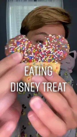 A goodie I brought back from Disney! #asmr #eating #asmreatingsounds #chewingsound #disney #asmrchewing