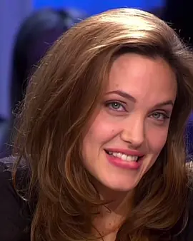 The way she was looking at him in this interview #angelinajolie #angelinajolieedit
