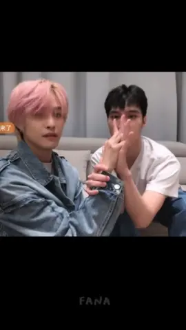 hendery's reaction 😭 ahahaha #hendery #yangyang #wayv